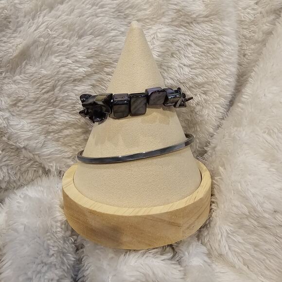 Lot Of 2 Mother of Pearl Shell Abalone Bracelets Silver Tone Bangle And Beaded - Picture 1 of 5